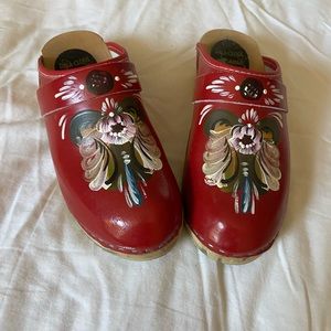 Dala  hand painted Swedish clogs, size 39 (7.5-8)